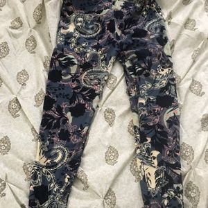 Lularoe OS paisley spring leggings- GUC